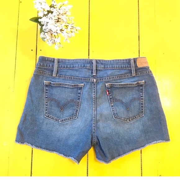 Levi's Pants - LEVI’s jean shorts—soft & stretchy denim sz M